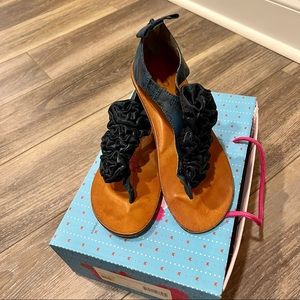 Poetic License “Bow to Me” Navy Sandals - Size 7.5